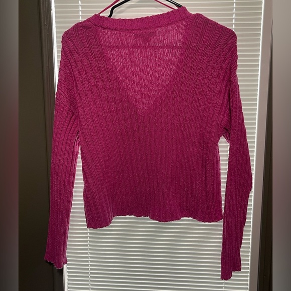 American Eagle Women’s Cropped Ribbed Relaxed Fit Fuschia Pink Cardigan Sz XS - Picture 2 of 8
